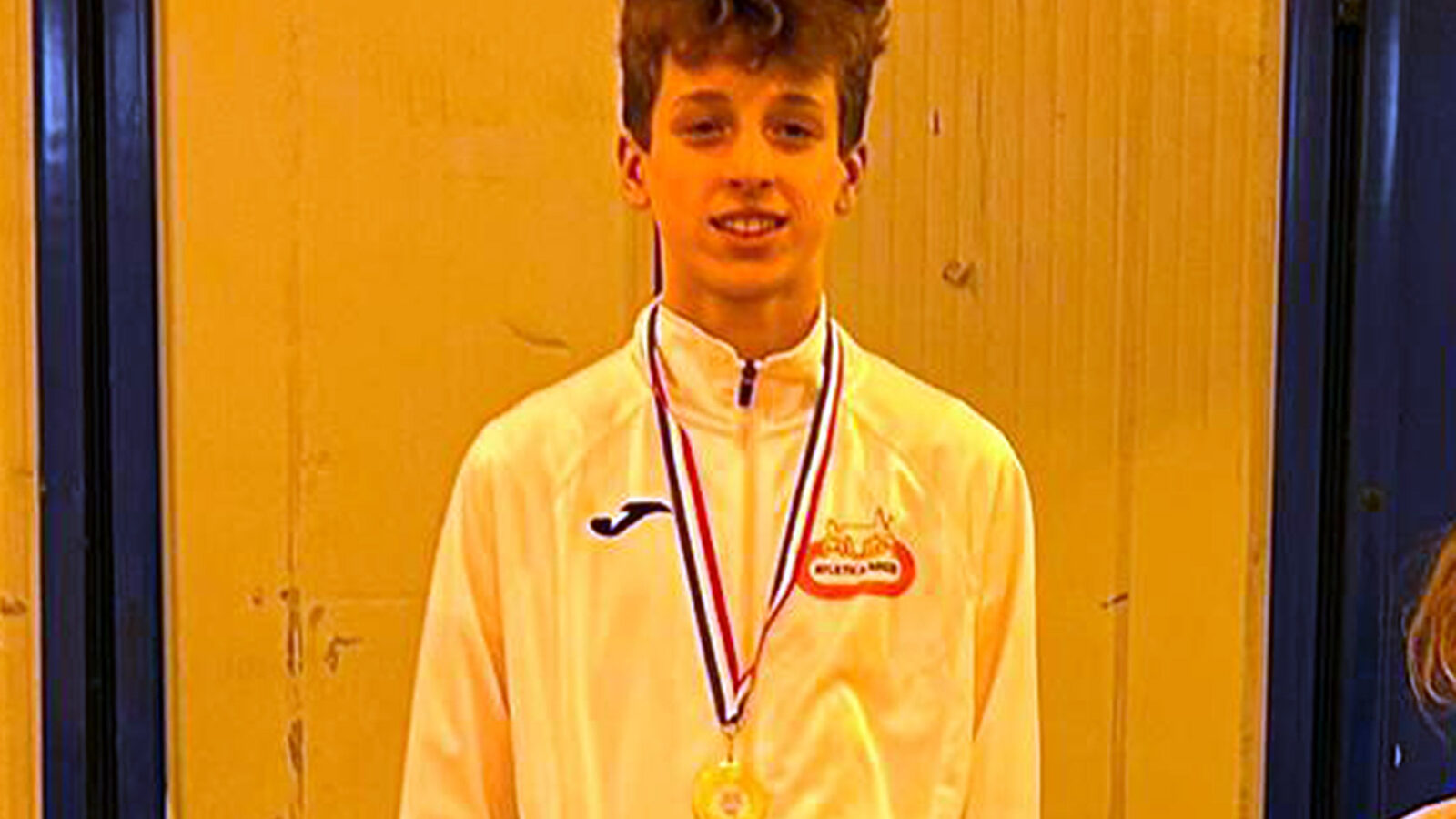 Mattia Falciani dell’Alga Atletica Arezzo è campione regionale nel salto in alto