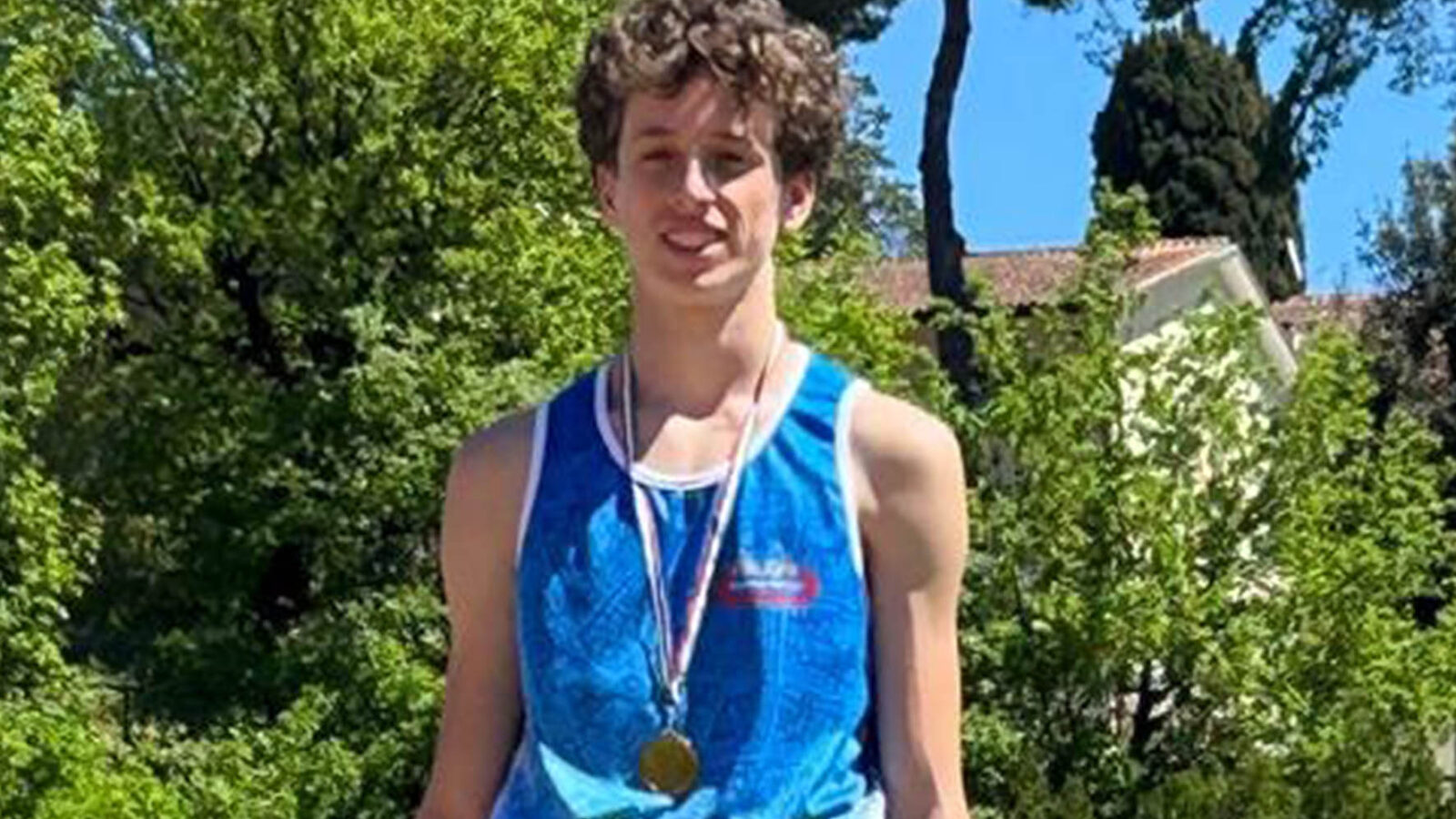 Mattia Falciani dell’Alga Atletica Arezzo in evidenza con la maglia della Toscana