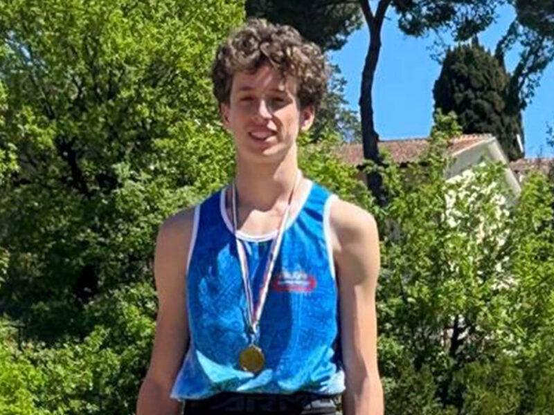 Mattia Falciani dell’Alga Atletica Arezzo in evidenza con la maglia della Toscana